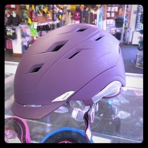 Ski/snowboard women's helmet